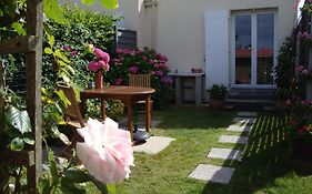Mer A Pied Vrai Lit Linge Fourni Jardin